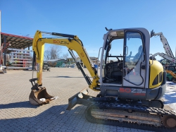 HITACHI ZX225-5