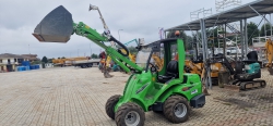 HITACHI ZX225-5